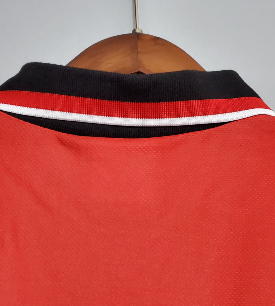 Manchester United 1995/96 Retro Jersey – Classic Sharp Kit