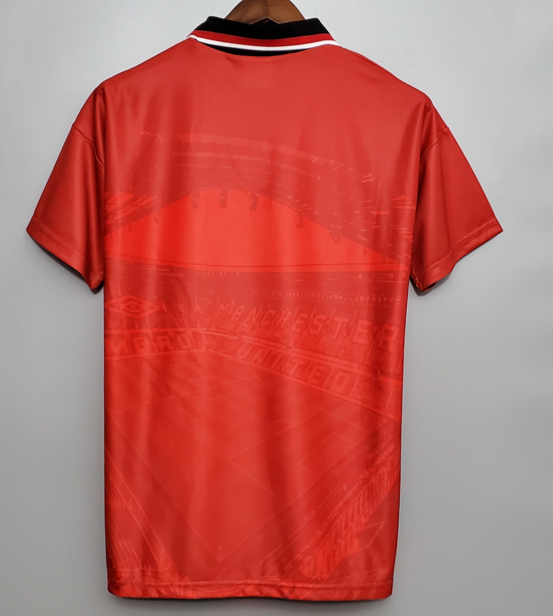 Manchester United 1995/96 Retro Jersey – Classic Sharp Kit