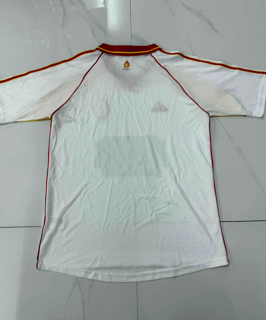 Galatasaray 1999/2000 White Jersey – UEFA Cup Final Retro Football Shirt